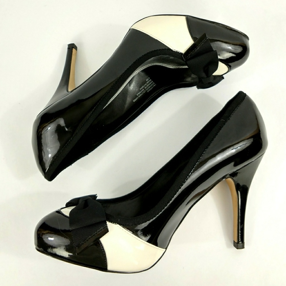 WHITE HOUSE BLACK MARKET Crawford pumps heels 8.5